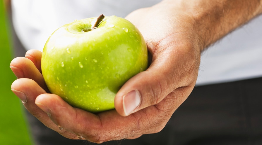 hand holding an apple